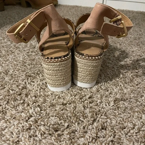 NWOT Crown Vintage Platform Sandal - Picture 3 of 6